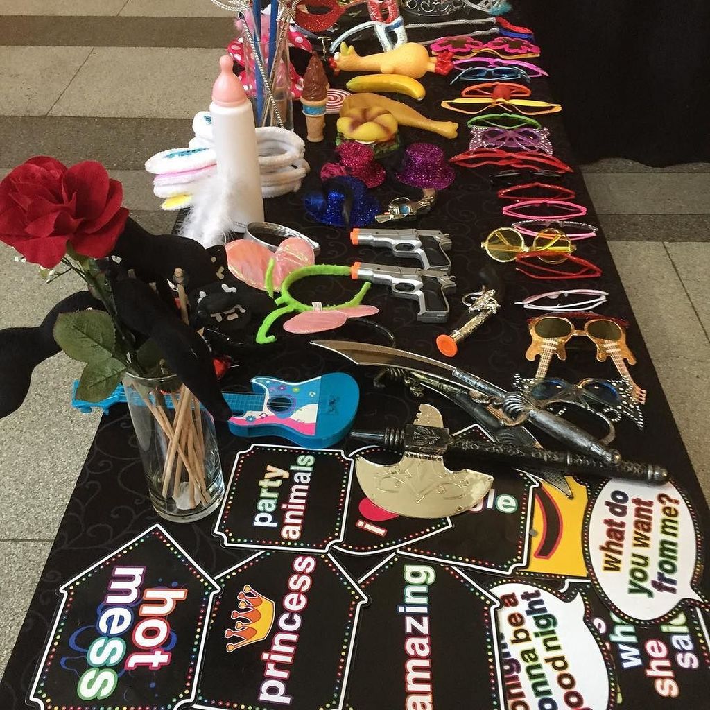 SmartBooth1's tweet image. Getting the props ready to go #smartbooth #smartboothimages #hwcdsb ift.tt/21b0pNO