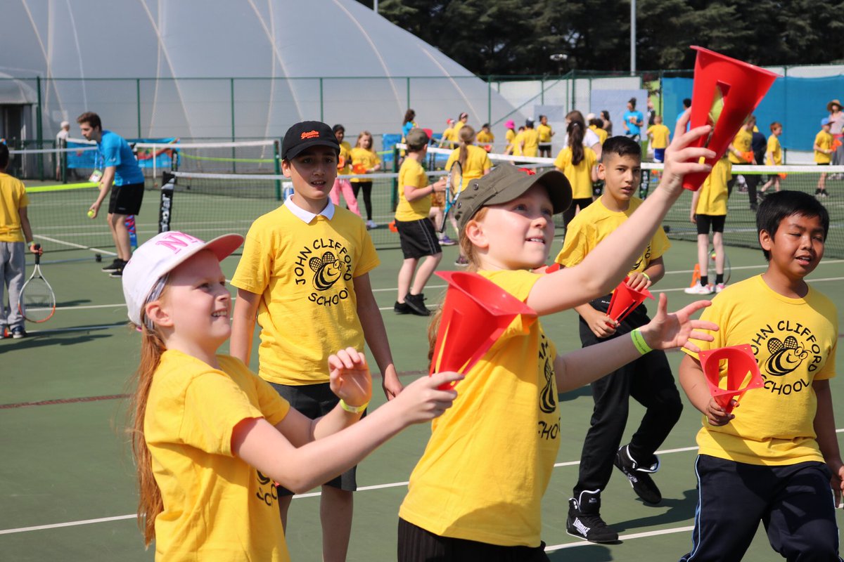 SkiEd95's tweet photo. The more I work in sports with kids, the more infectious their enthusiasm and spontaneity is! Loving every second https://t.co/5X8bZT1tWE