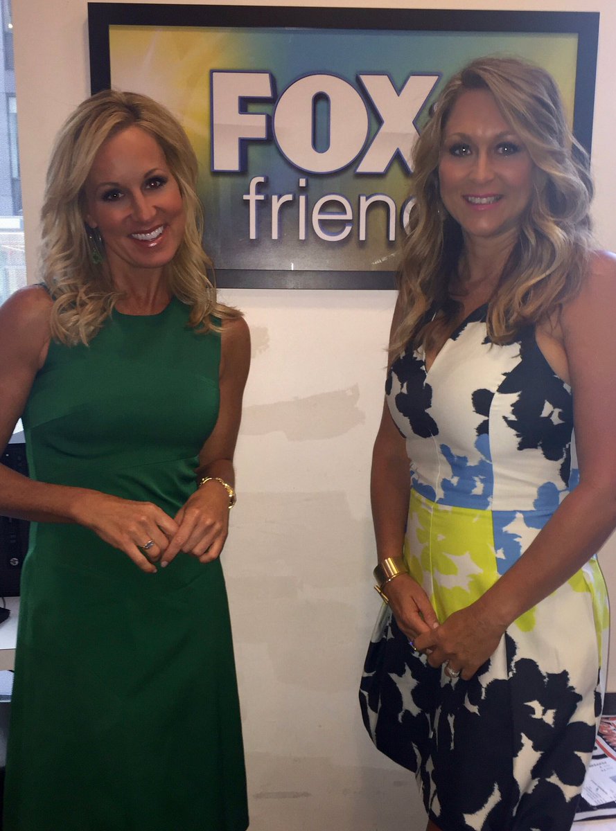 DoctorKarin's tweet photo. Taped segments at @FoxNews in #NYC - such an incredible group! #fatherlessdaughterproject @FDPrjct @foxhealthnews https://t.co/wON7RHu8Cs