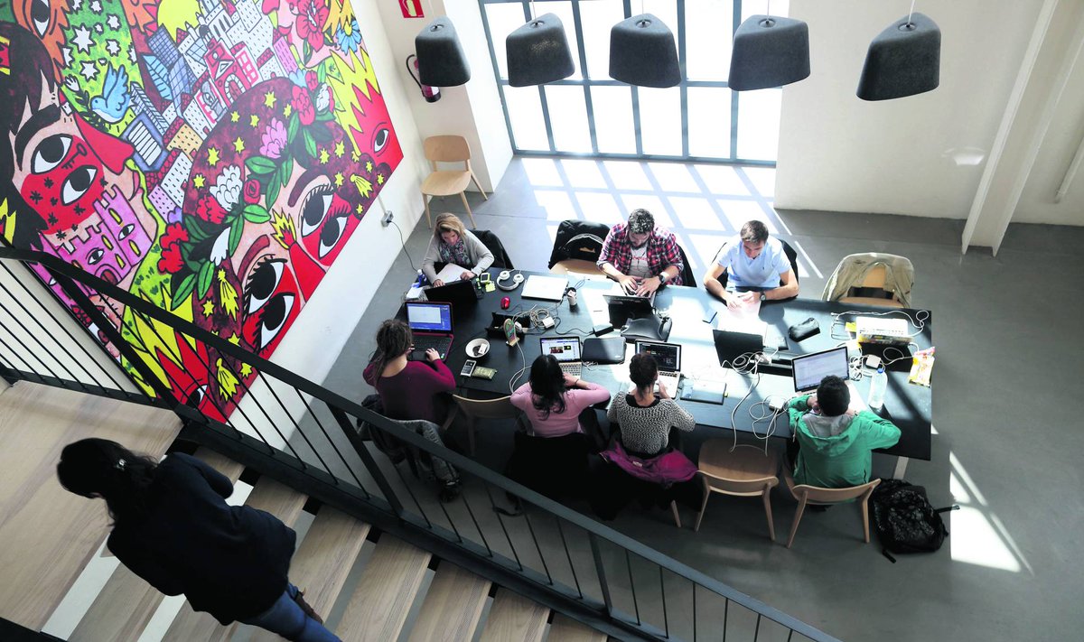 BiblioColmex's tweet photo. Educación formal no va con los ‘millennials’ vía @el_pais #InformationCommons #BiblioColmex https://t.co/am1FSA0J7f https://t.co/kXSwkp6hXE