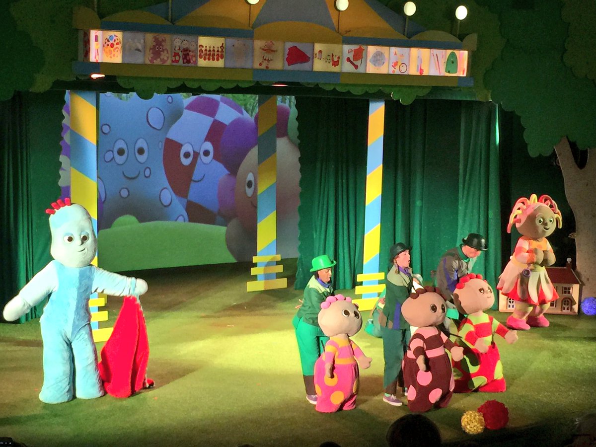 𝖸𝗈 𝖮𝗄𝖺𝖽𝖺 𝖧𝗈𝗐𝖾𝗅𝗅𝗌 今日 イギリスで大人気の子供番組 In The Night Garden のライブに行ってきた 娘はキャラクター指差しては歓声あげていたが 娘よりも旦那の方が喜んでる風だった ロンドン育児日記