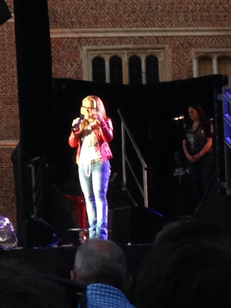 millymollydoes's tweet photo. You rocked #HamptonCourtPalace @AnastaciaMusic @HCPFestival #UltimateDanceOff BRILLIANT https://t.co/ptrt5WvdQJ