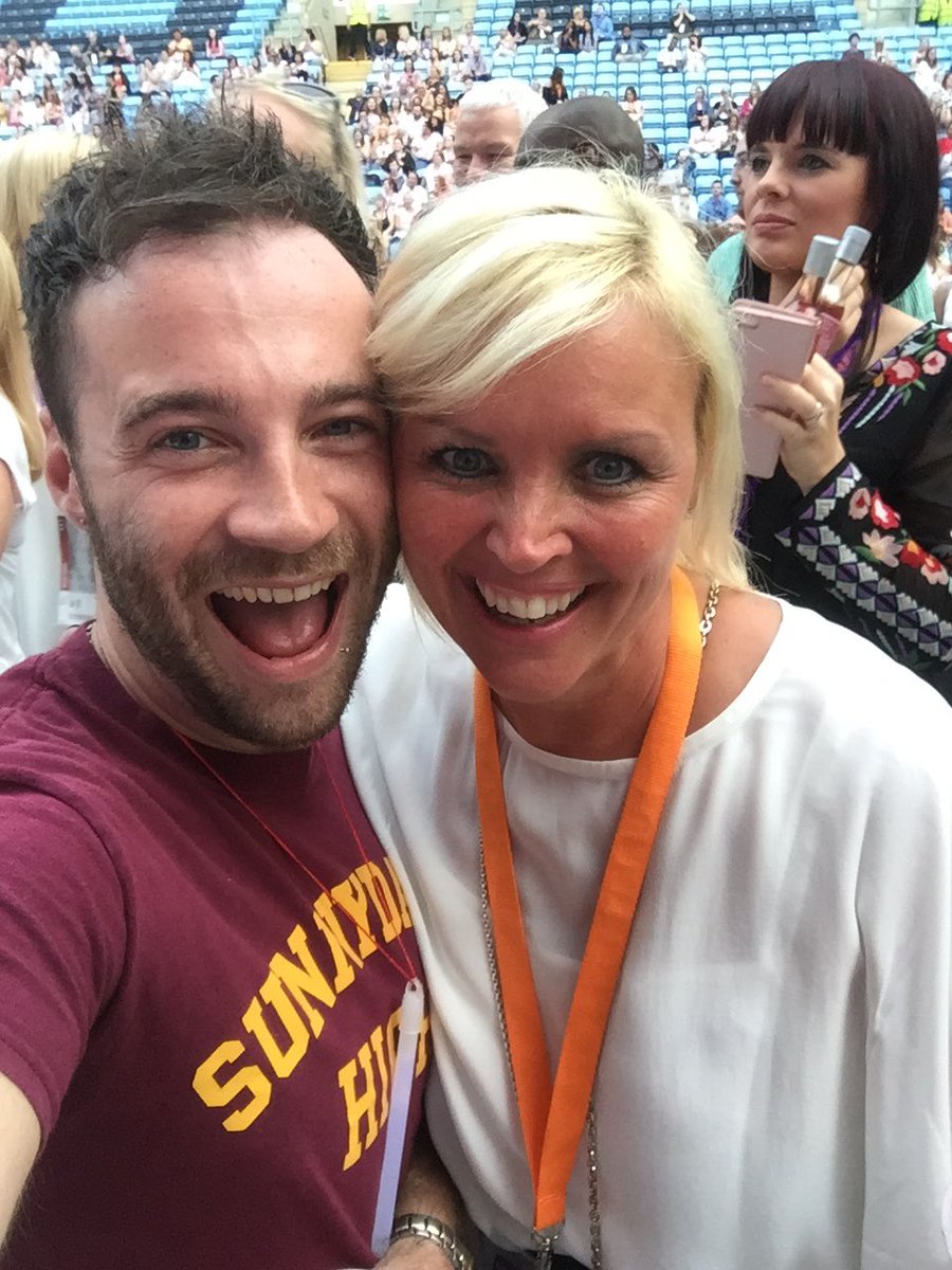 Wicked #selfie with the one and only <a href="/AmandaJBrady/">amanda brady</a> #summerparty