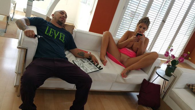 Who spreads it better? @ajbucksxxx @girlswaynetwork ?? https://t.co/I5sL5zDu6f