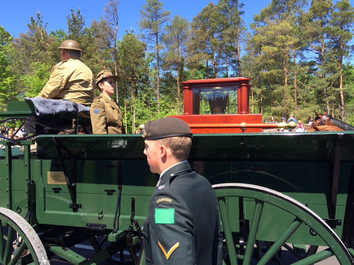 StevensonFarms's tweet photo. #primeminister #JustinTrudeau and soil from #vimyridge arriving at #CFBBorden for the #centennial celebration https://t.co/l0fxP6cG0E
