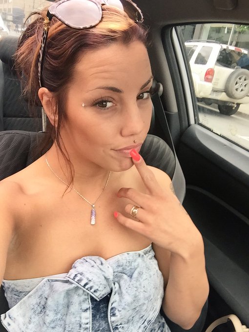 Pourquoi pas aller me faire p&eacute;dicurer&amp;manicurer 💁🏼💅😌 @lane_official #beauty #lanesistersteam https://t<a href="/tag/beauty"class="tags"><span>#beauty</span></a><a href="/tag/lanesistersteam"class="tags"><span>#lanesistersteam</span></a>