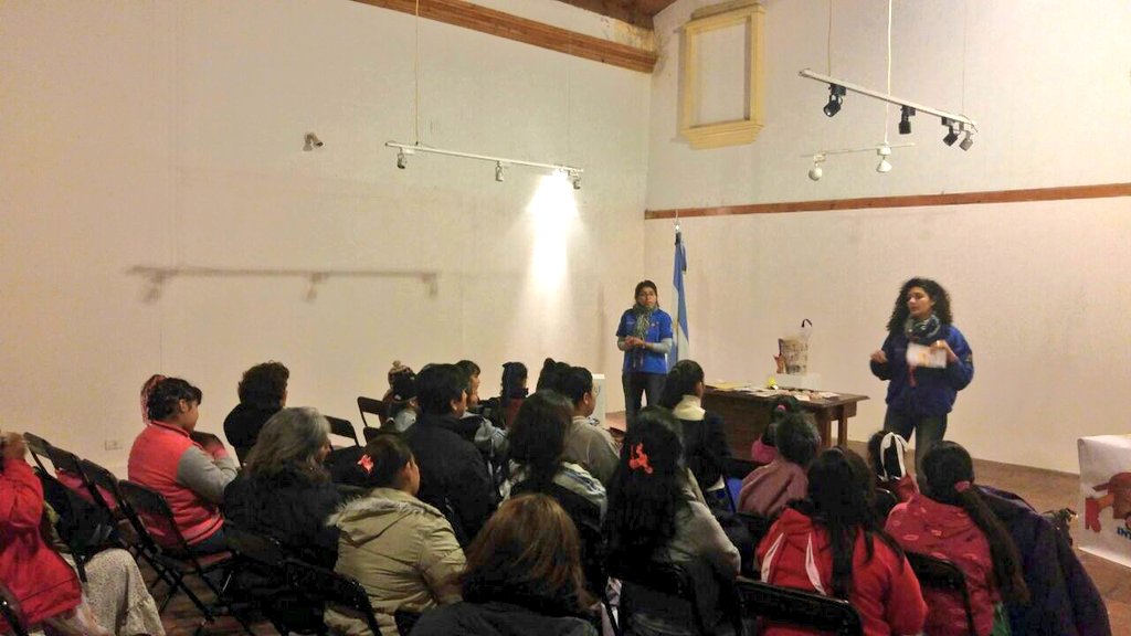 #Ahora | Charla sobre los #DerechosDelNiño a cargo del <a href="/EqInterdiscEA/">EquipoInterdiscip</a> en el #MercadoArtesanal.
<a href="/ErradicacionTI/">Erradicación de T. I</a>