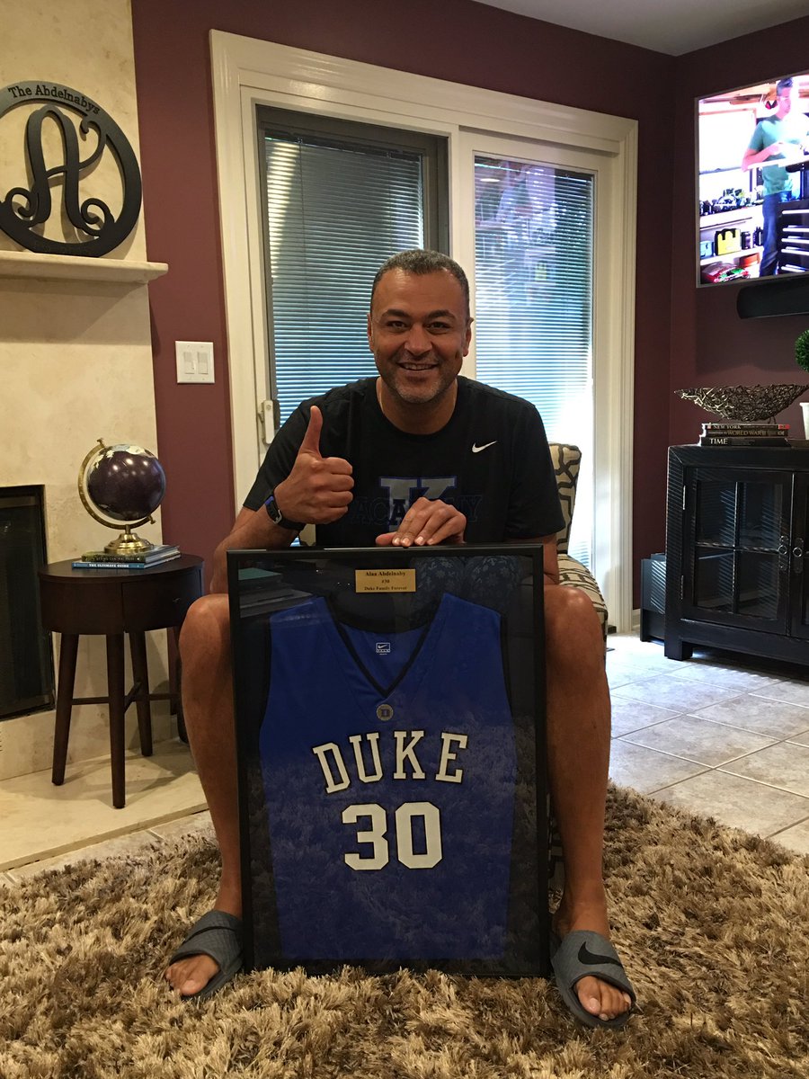 alaatweets's tweet photo. This came in the mail today! Thanks to @debbieksavarino and everyone in the @dukebasketball office! #classypeeps https://t.co/FF7wbXBTke