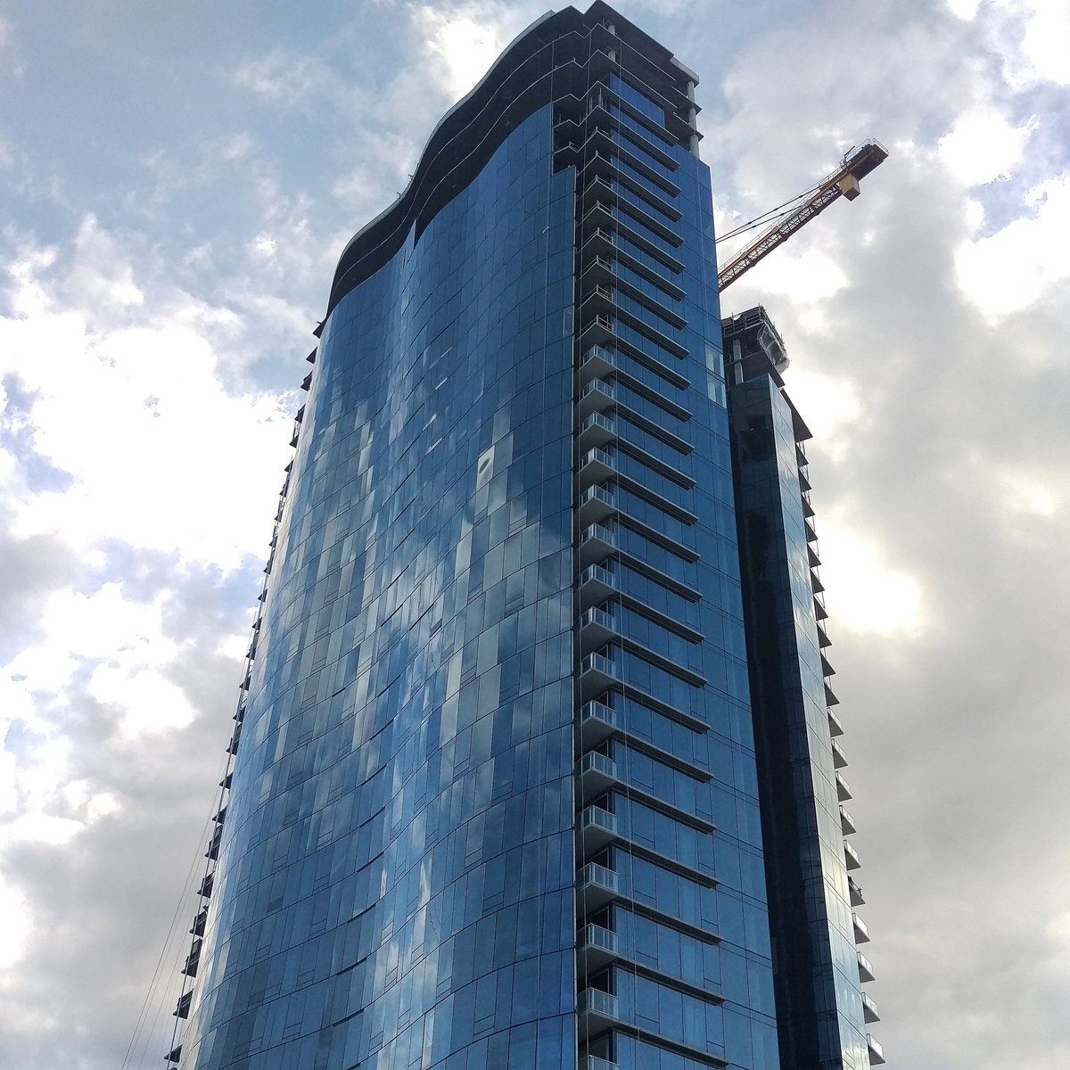 WardVillageUS's tweet photo. Waiea is a real estate development by @HowardHughesCo in #Kakaako https://t.co/t0V8wqAzyb