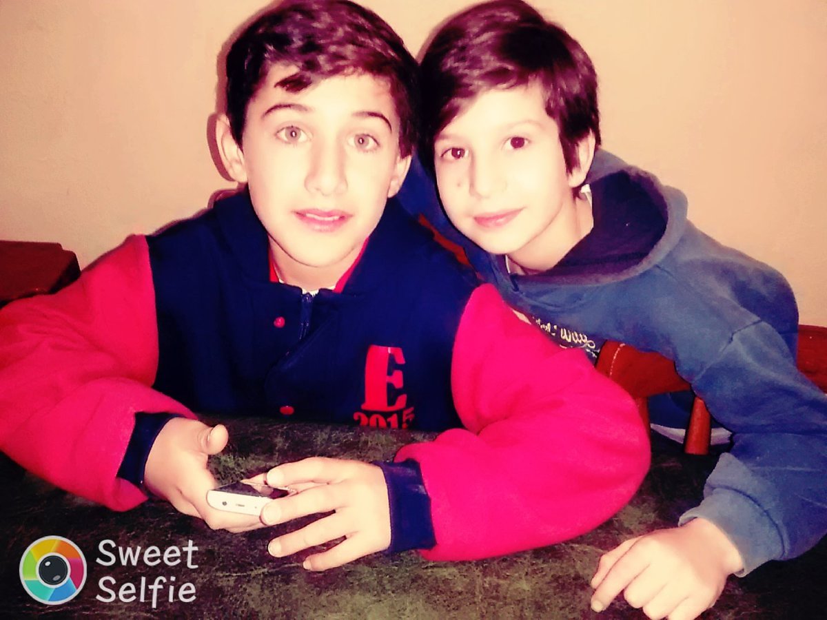 PekeePao's tweet photo. Con mis dos bombones😍
#Hermanos #Juanba #Jeree https://t.co/Fc0Nr3GIiT