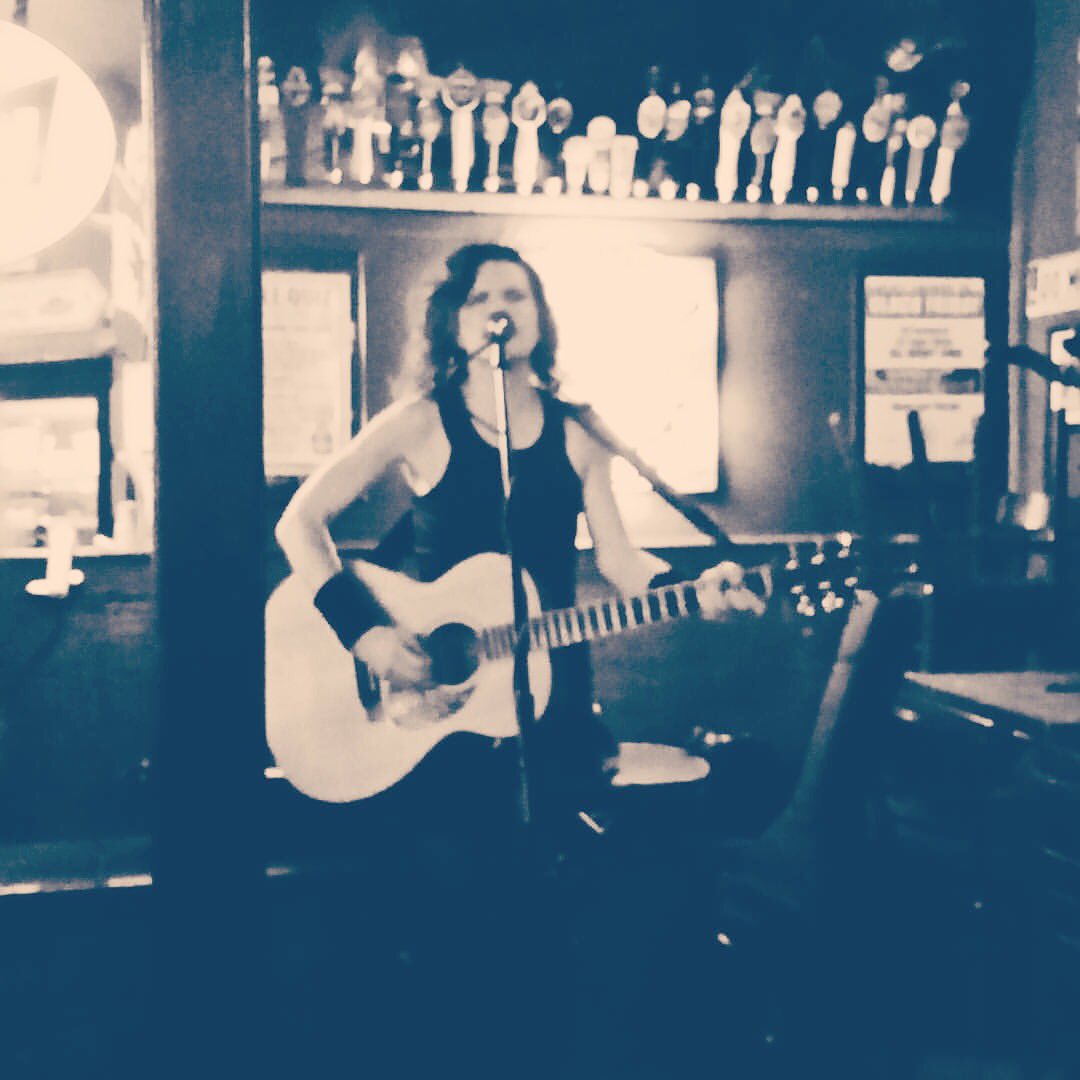 CarmenToth111's tweet photo. Pic from last night's show at @AnSibinPub #openmic w/ @phillhood #LiveMusicToronto #OpenMicToronto https://t.co/41smYO90zF