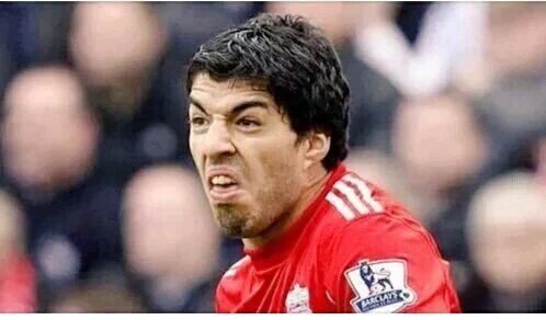 -No podes entrar, estas lesionado
-Ni pidis intrir istis lisinidi