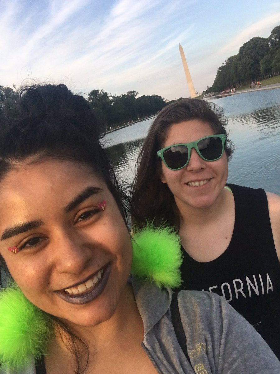 beccaalokkz's tweet photo. We out here DeeCee✌🏼️ #touristyshit #caliogs https://t.co/H6tOJGFvei
