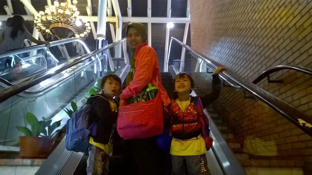 BastiALdan's tweet photo. Berangkat ke kampung halaman ibu.. Holleee 👶👶 https://t.co/ZhVsYvexPM