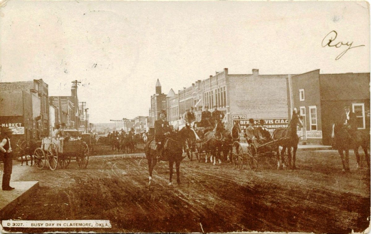 LilacDistrictOK's tweet photo. #tbt This is what Roy considered a busy day in #downtownclaremore around the turn of the century. Photo facing west. https://t.co/pdrtiJVhYK