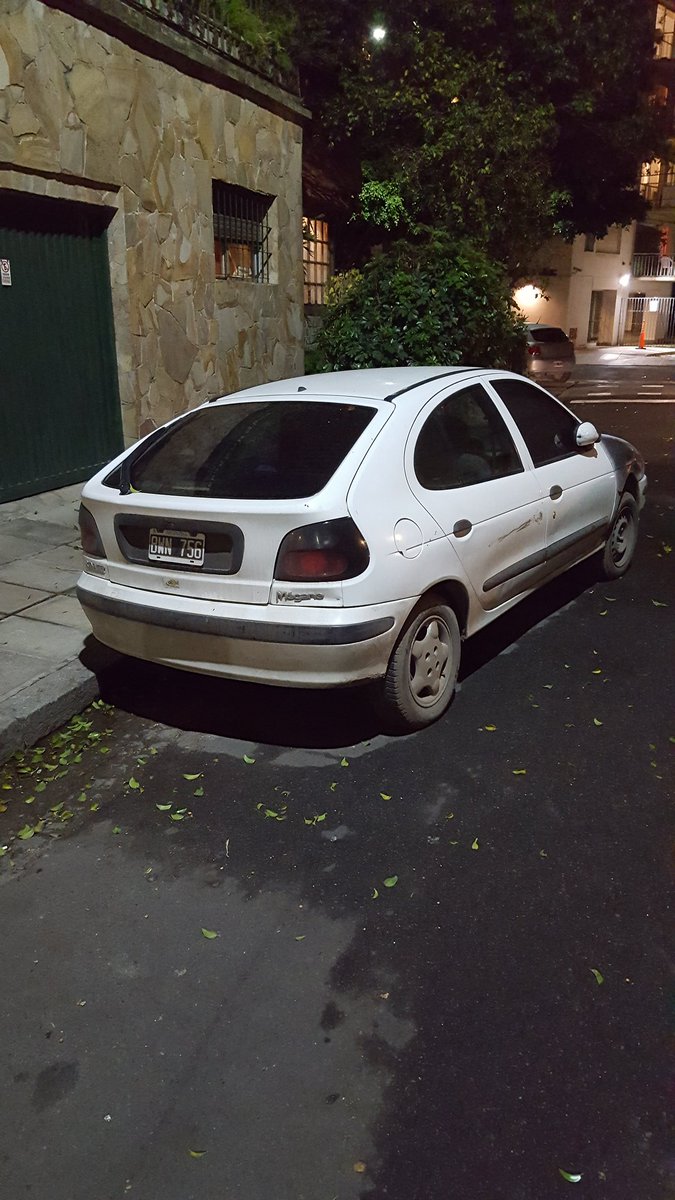 ArgUPCBG's tweet image. @AutoSospechoso #AutoSOS #BWN756
tirado sobre la calle Túnez esquina Monroe