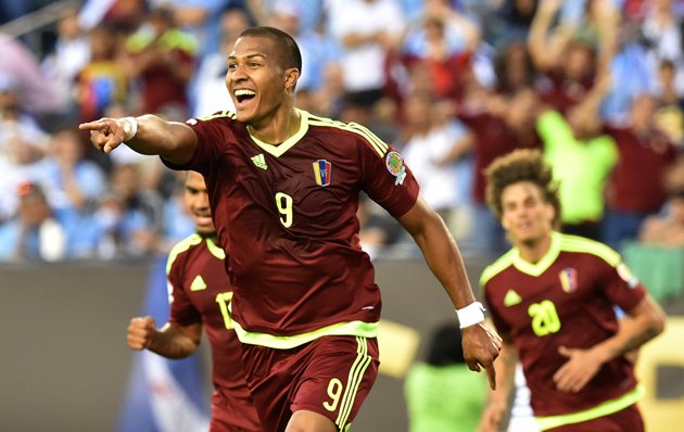 noticias24's tweet photo. ¡Ganamos!Venezuela derrota a Uruguay, asegura su pase a ls cuartos d final https://t.co/J00c9eVzEr #ContigoVinotinto https://t.co/BBCOS7fHsv