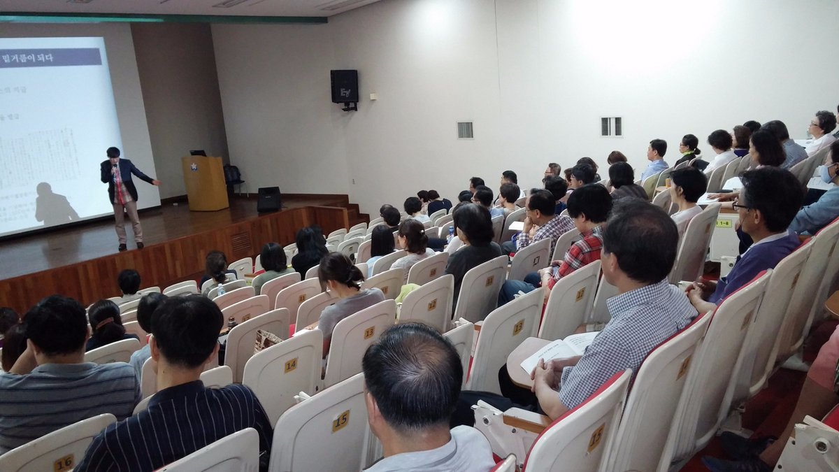 #성남시 분당도서관 길 위의 인문학 4차강연이 큰 호응을 받으며 마쳤습니다.
실패한 善 성공한 惡.....깊은 울림과 여운이 남는 좋은 강의였습니다
2016.6.16일 5차 강연에도 많은 참여바랍니다.