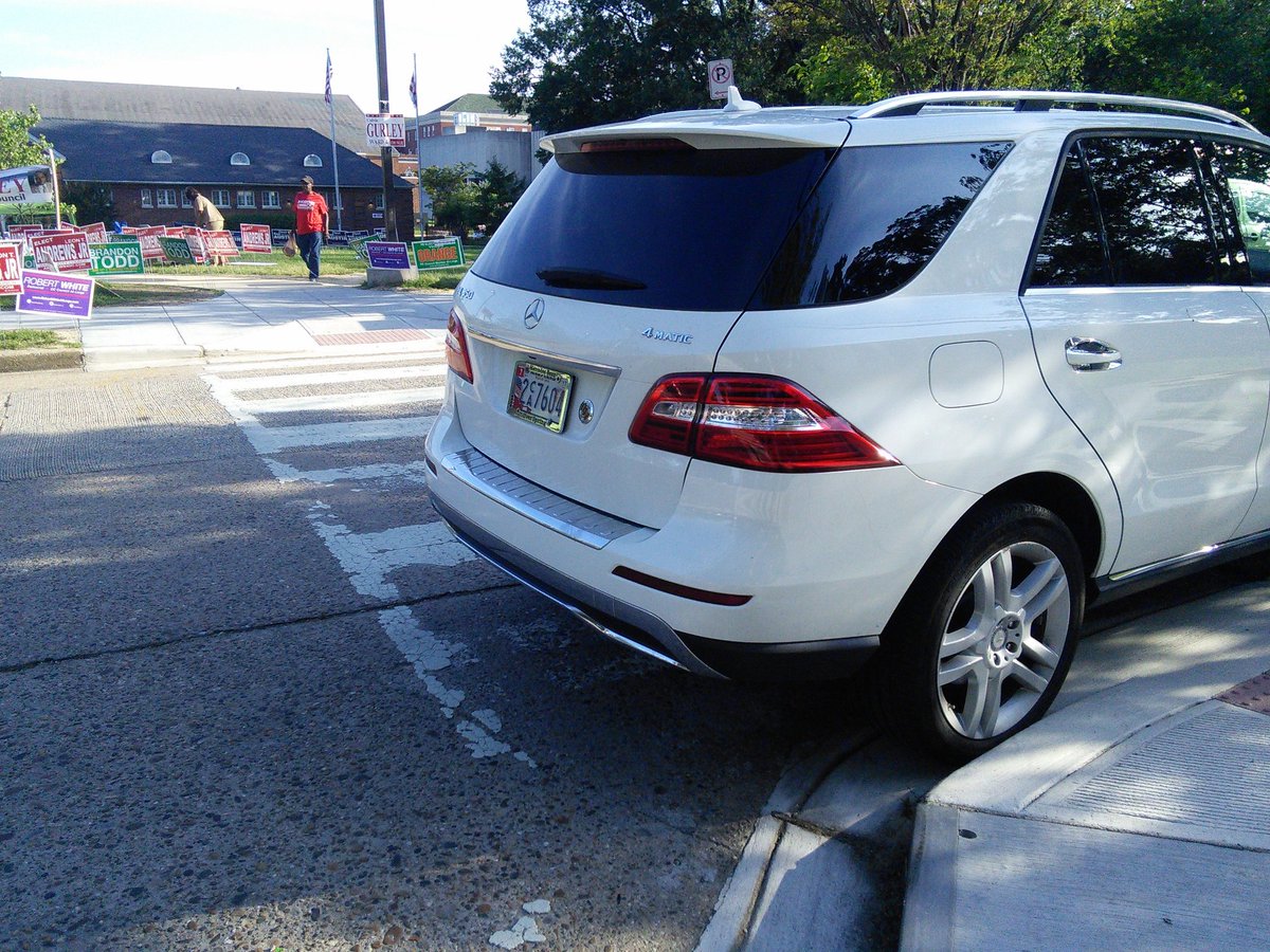 myrna38717's tweet photo. Today, @md_driver_in_dc reached a new low: blocking the crosswalk that leads to Ward 4's early voting station. https://t.co/qFZMaRinEA