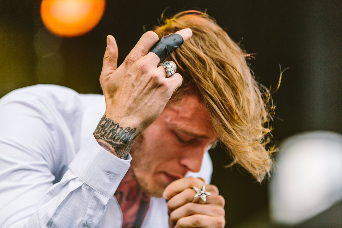 AndresWrites's tweet photo. Here are a few shots of @machinegunkelly, who put on a hell of a show at @soundset. He left it all on that stage. https://t.co/iYsICAQgeO