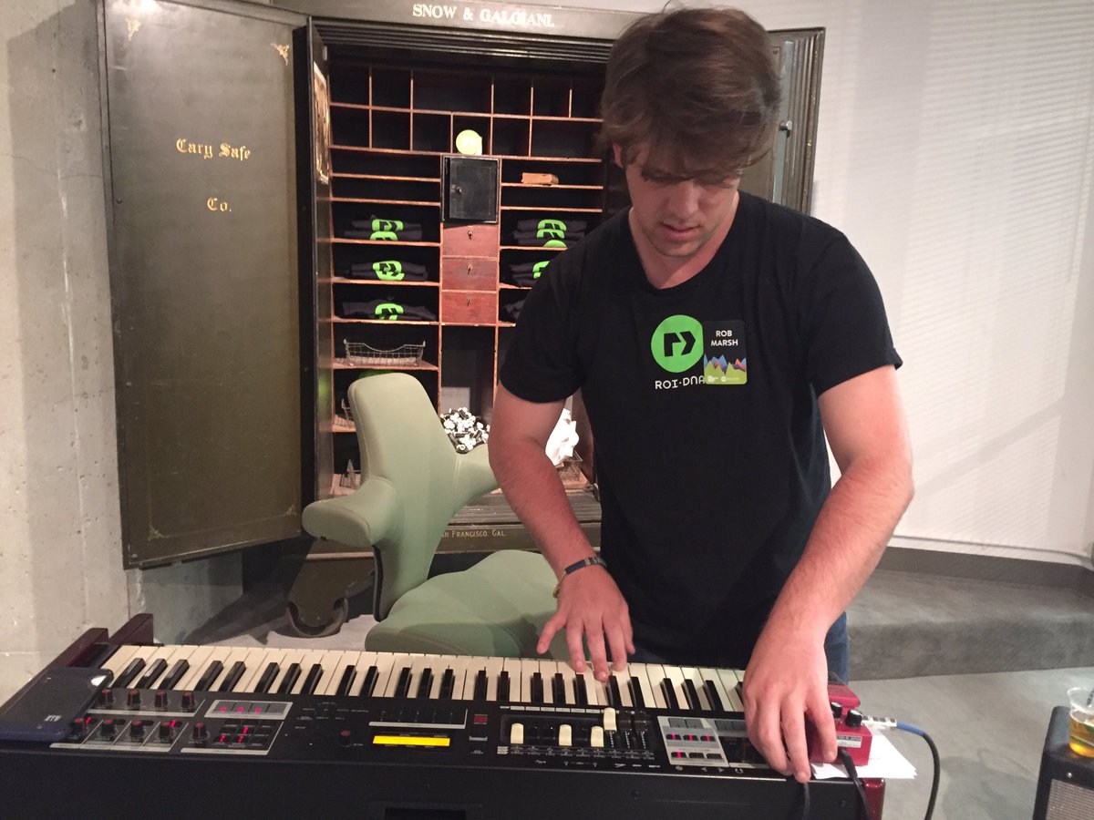 monkeychatter's tweet photo. The night has just begun! @roidna with some amazing live jazz funk https://t.co/rFkXqLZKHY