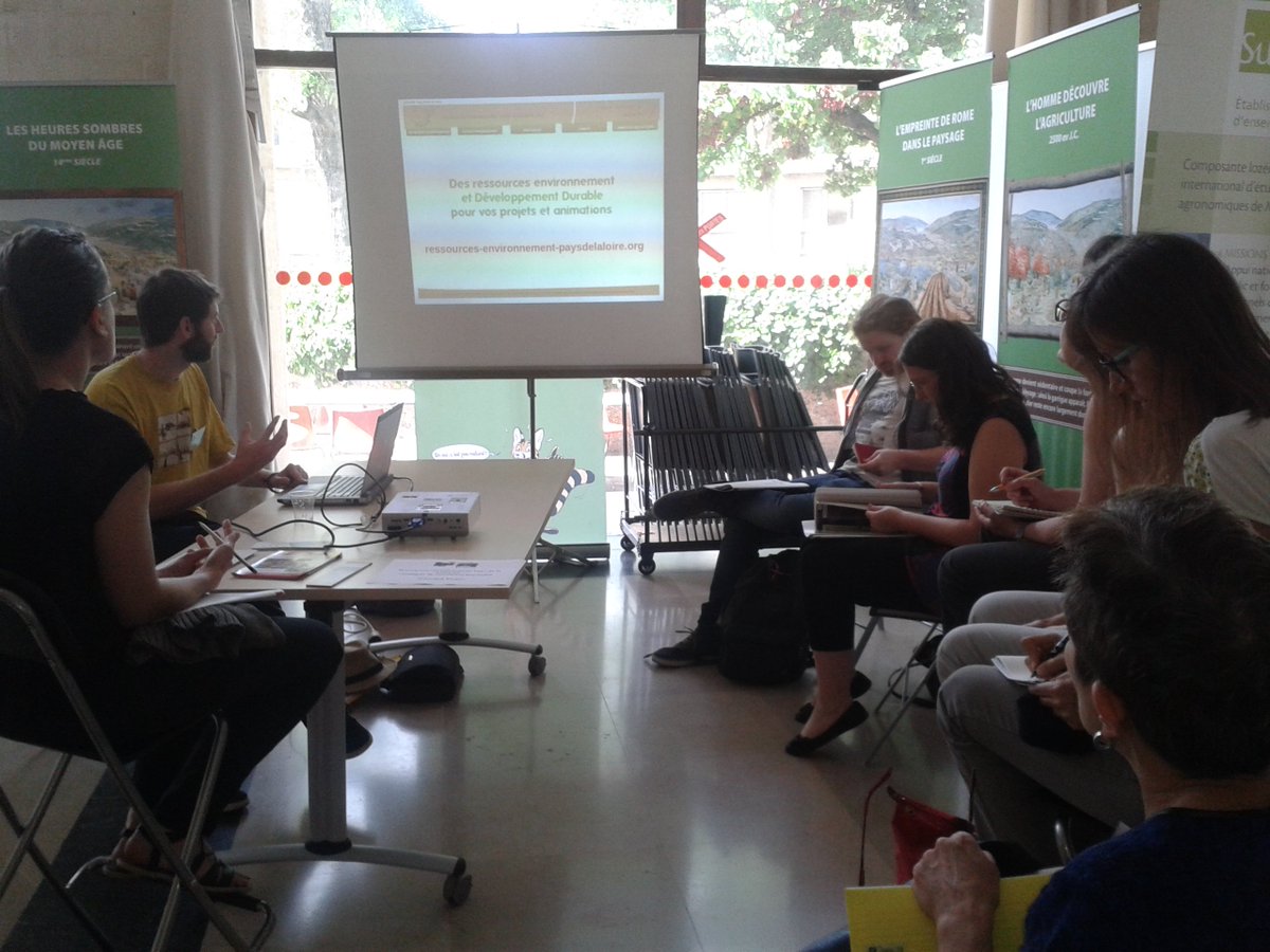 DocBiodiv's tweet image. Table de decouverte Ressources #environnement @graine_pdl par Sébastien Froger, un catalogue mutualisé