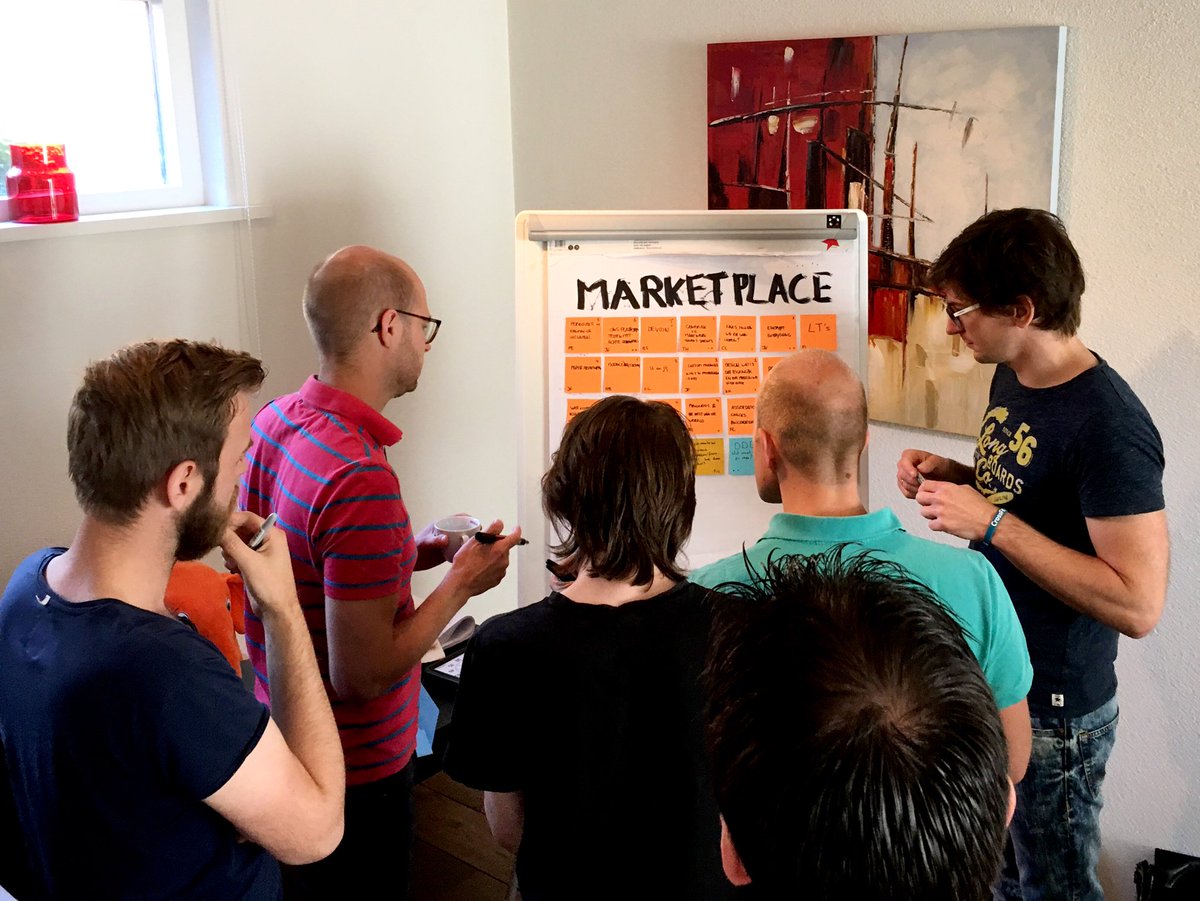 Onze jaarlijkse development unconference begint! We beginnen met stemmen op onderwerpen. en.m.wikipedia.org/wiki/Unconfere…