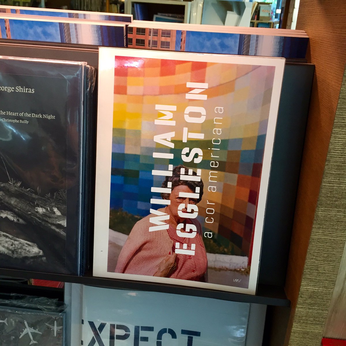 代官山 蔦屋書店 アート 再入荷 William Eggleston A Cor Americana 6346円 税 ブラジルで出版されたエグルストンの写真集 有名な写真が並んでいますが レイアウトやデザインからも一味違った解釈を楽しむことができます J T Co 代官山 蔦屋書店 アート 再入荷 William Eggleston A Cor Americana 6346円 税 ブラジルで出版されたエグルストンの写真集 有名な写真が並んでいますが レイアウトやデザインからも一味違った解釈を楽しむことができます J T Co