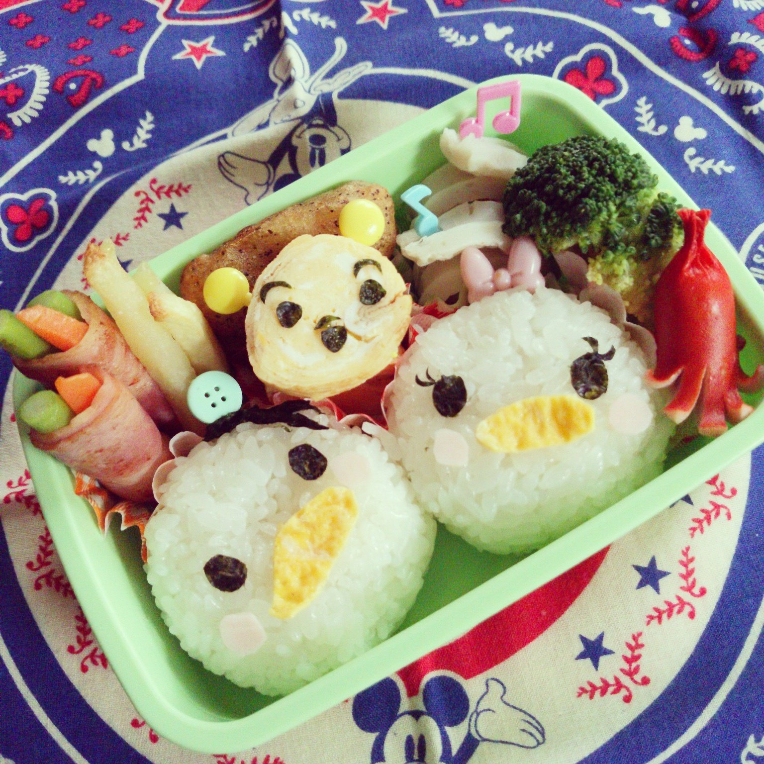 Kumi Blue 遠足弁当 Disney ツムツム弁当 デイジー ドナルド キャラ弁 デコ弁 T Co Gu0ylwsryy Twitter