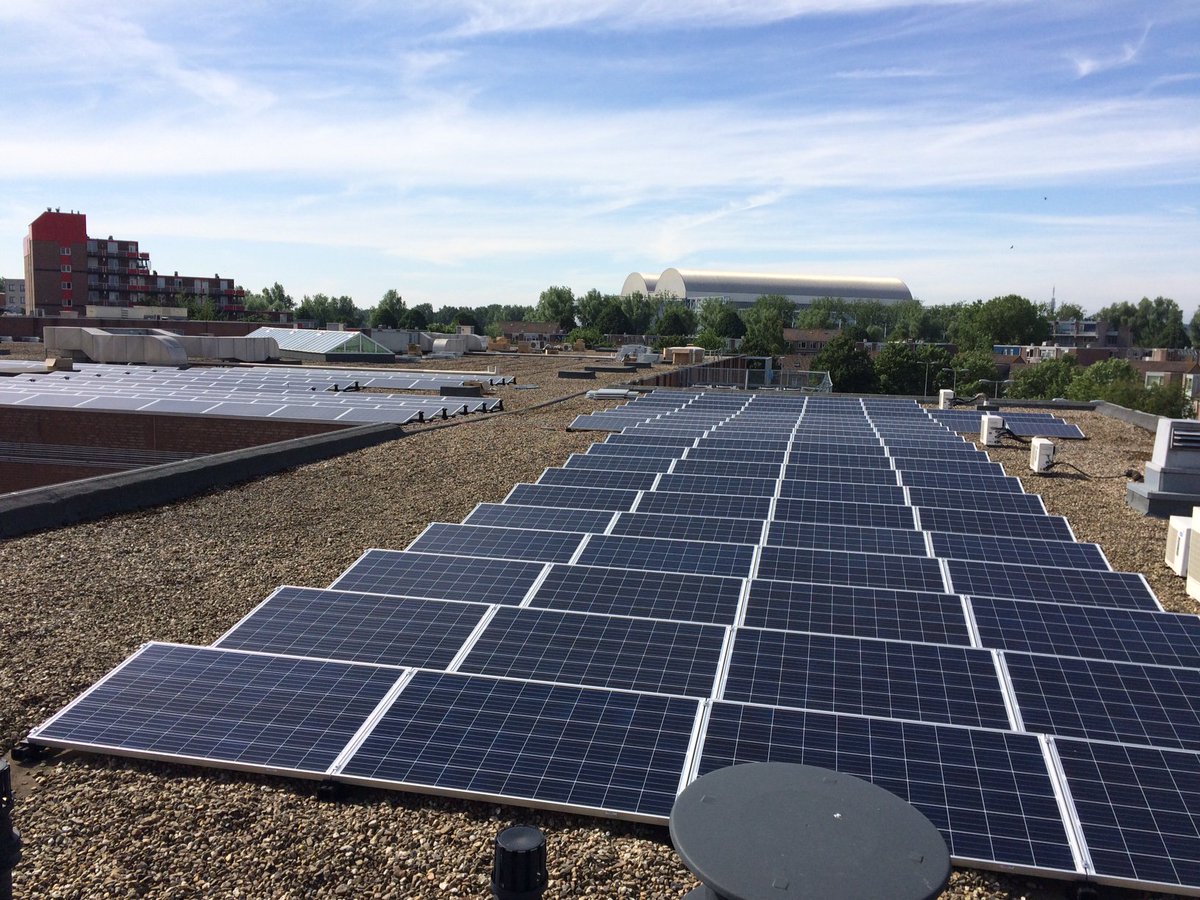 groendus's tweet image. De eerste #panelen van @WereldhaveNV liggen op het dak van #Kronenburg, met dank aan @AtamaSolar - @MadeInArnhem026