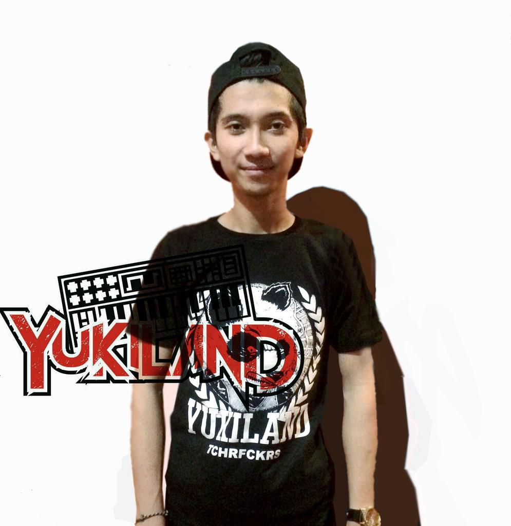 Perkenalkan personil baru kami MR.earl artha,beliau akan mengisi posisi libero(drummer)