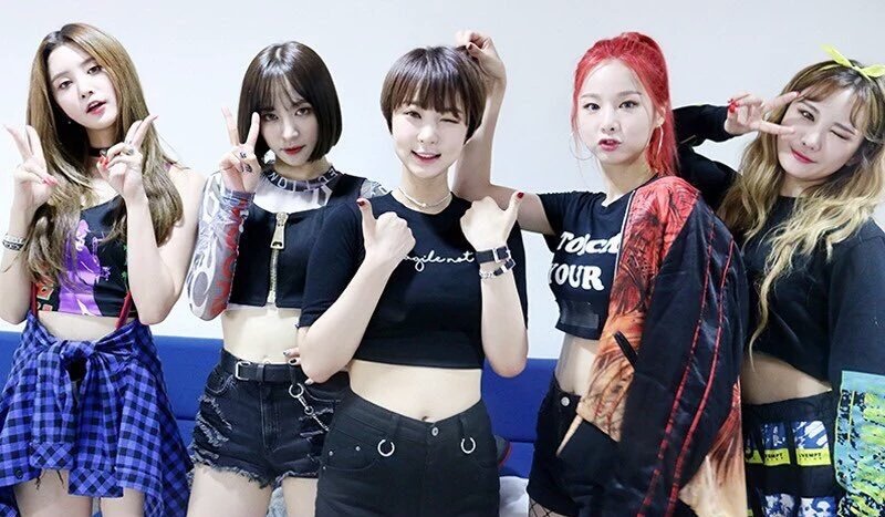 5XIDREAM's tweet photo. EXID 1st album ‘STREET’ pictures @ music shows waiting room. https://t.co/PCfjYVCULN