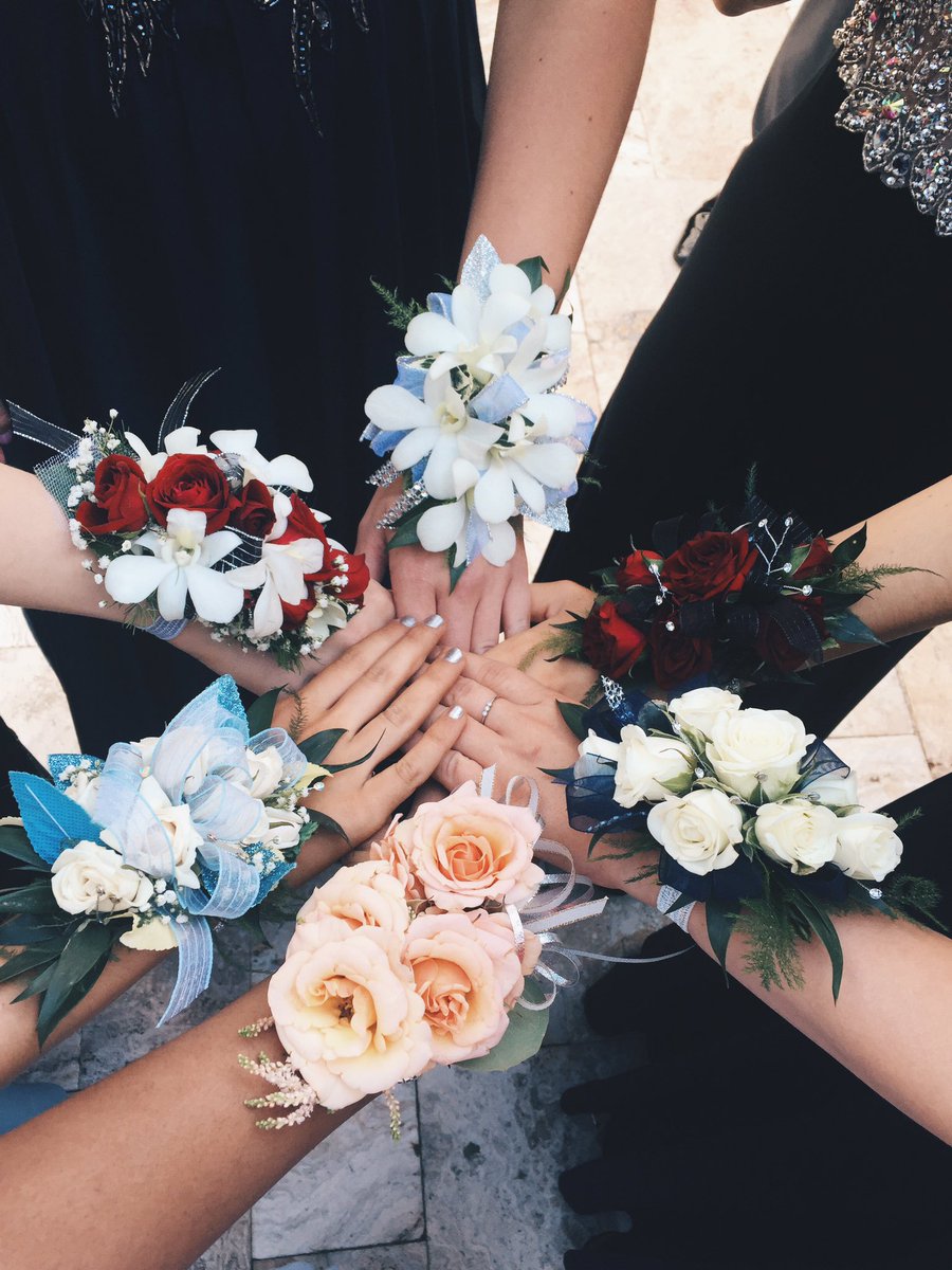 tyalexa_'s tweet photo. its over but at least it was decent #SeniorProm2016 https://t.co/WeXZR2lCJz