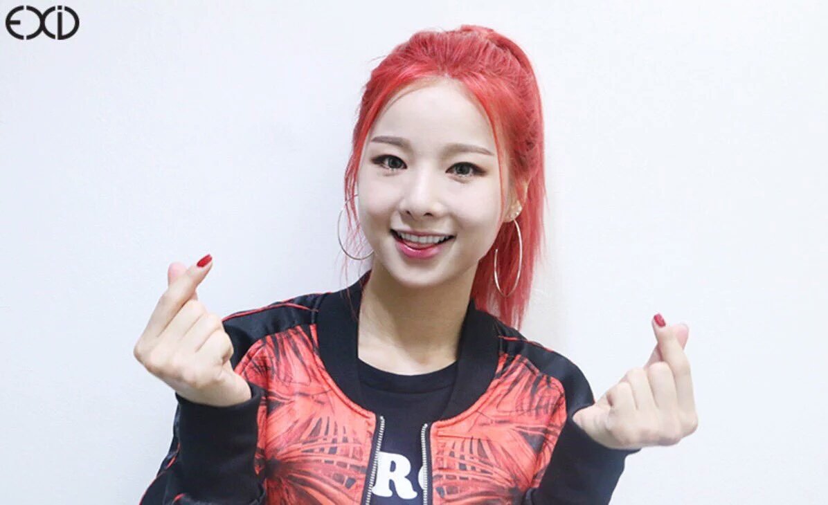 5XIDREAM's tweet photo. EXID 1st album ‘STREET’ pictures @ music shows waiting room. #SOLJI https://t.co/snEO2vqbhZ