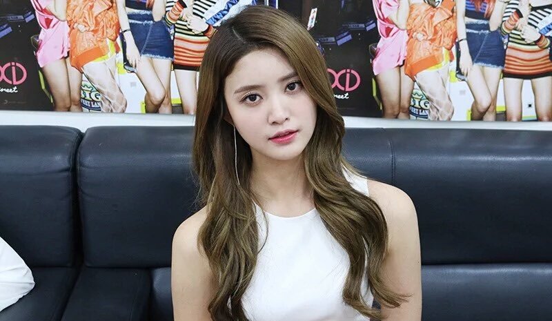 5XIDREAM's tweet photo. EXID 1st album ‘STREET’ pictures @ music shows waiting room. #JEONGHWA https://t.co/WqdJf4pO02
