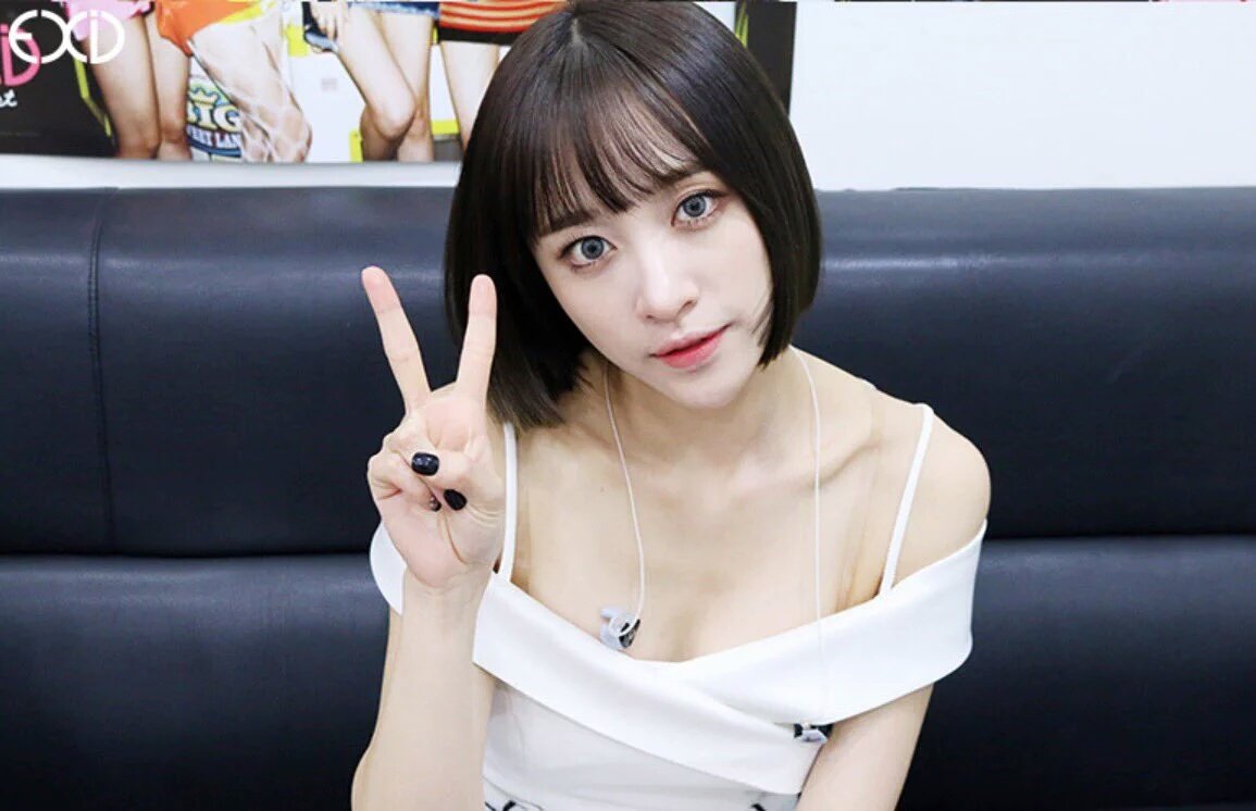 5XIDREAM's tweet photo. EXID 1st album ‘STREET’ pictures @ music shows waiting room. #HANI https://t.co/vMobKX6XZJ