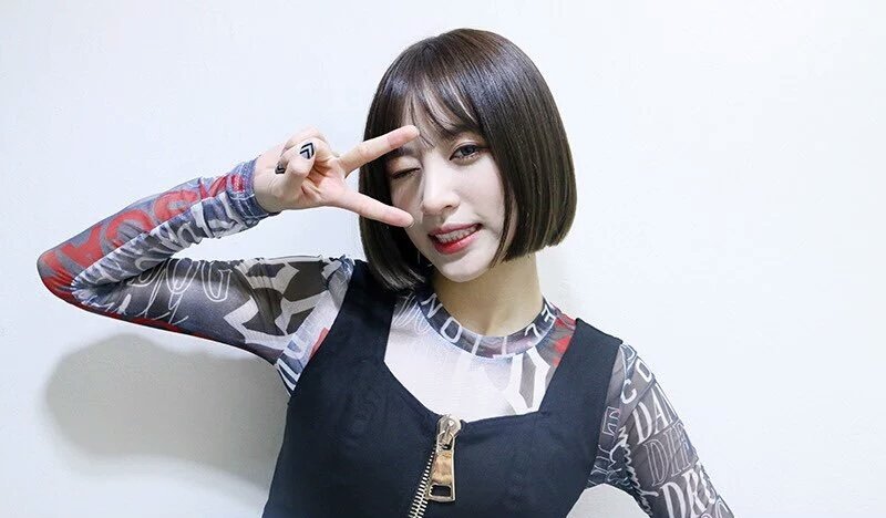 5XIDREAM's tweet photo. EXID 1st album ‘STREET’ pictures @ music shows waiting room. #HANI https://t.co/vMobKX6XZJ