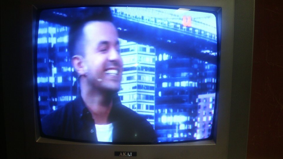 Ay9016's tweet photo. Viendo a @DGamboaMusic en @AmordidasTV @silviaolmedo@ConsueloDuval @PAULSTANLEYD 😍 #DiegoGamboa #MilManerasDeAmar 🙊 https://t.co/J1dnLw7Omk