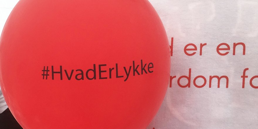 AU_Sundhed's tweet photo. Hvordan ser en lykkelig alderdom ud for dig? Vi tager dit input m t debat på #fmdk m @SundhedOgOmsorg #HvadErLykke https://t.co/rdCdhxHAtW