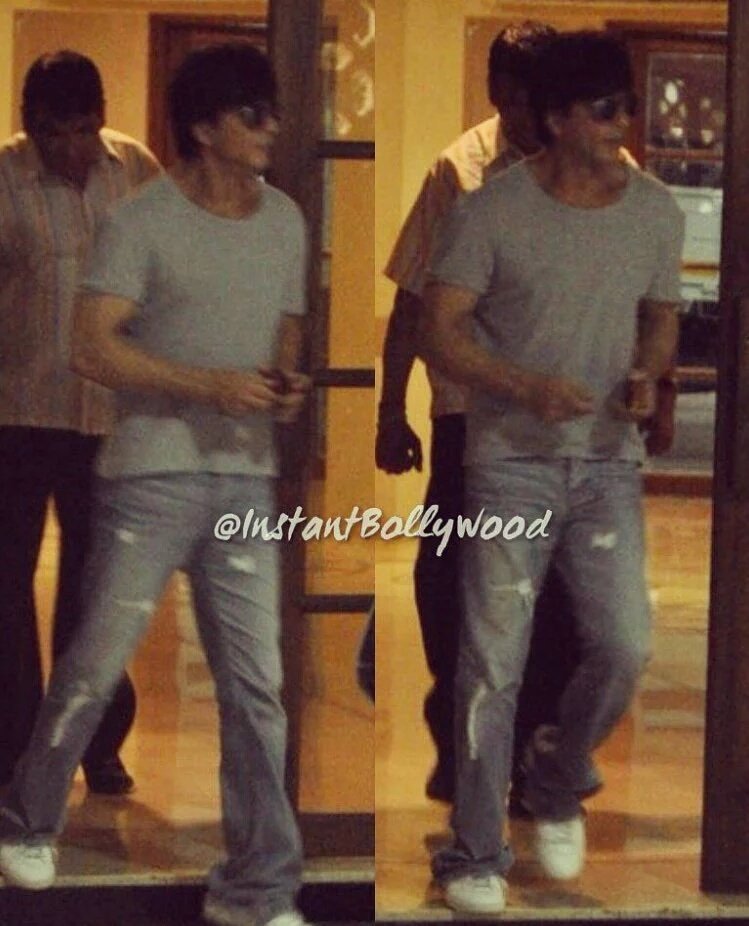 SRKFCI's tweet photo. Shah Rukh Khan saat berada di Bandra kemarin ❤ https://t.co/ympBdqIIih