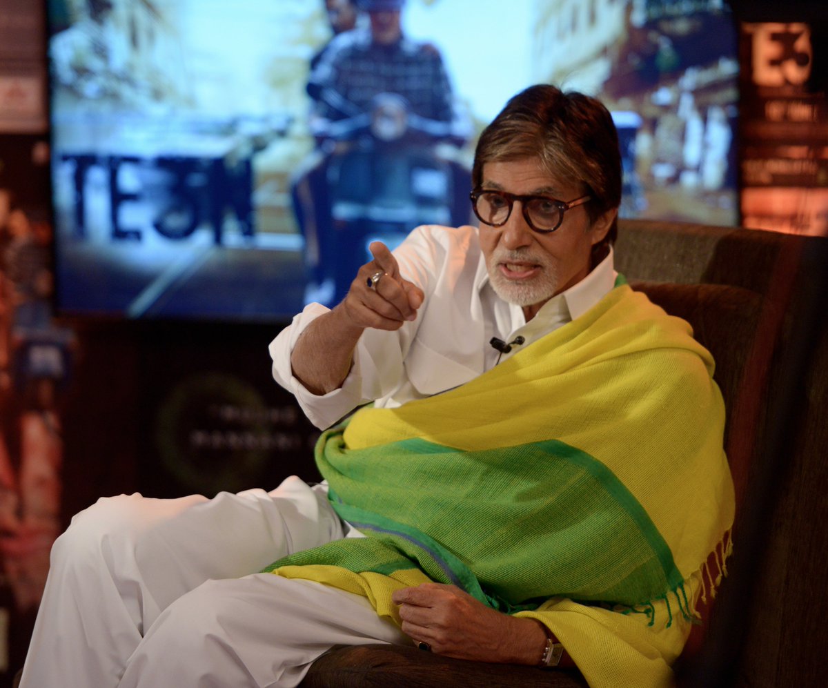 SrBachchan's tweet photo. T 2283 - Listen in to @sidkannan RJ Oye104.8FM Sat8-11 am and Sun2-5 pm .. my radio chat with him on TE3N and other https://t.co/8xtAtPso8K