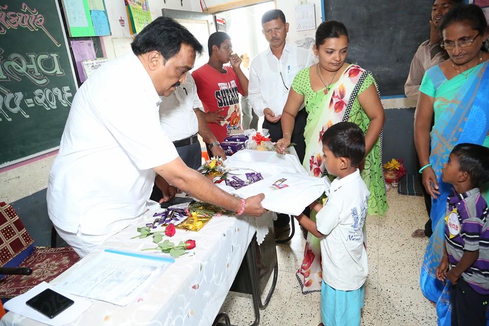 CRPaatil's tweet image. બાળકોનો શાળામાં પ્રવેશ એટલે
બાળકોનો નવા જીવનમાં પ્રવેશ
શાળાપ્રવેશોત્સવ-૨૦૧૬
 @ નવપ્રગતિ વિદ્યામંદિર માણેકપોર, નવસારી