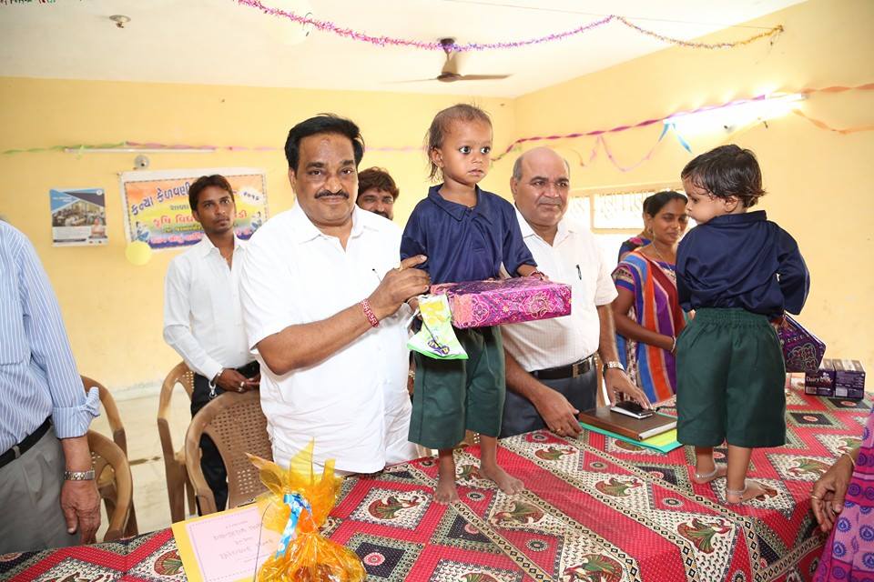 CRPaatil's tweet image. બાળકોનો શાળામાં પ્રવેશ એટલે..
બાળકોનો નવા જીવનમાં પ્રવેશ..
શાળાપ્રવેશોત્સવ-૨૦૧૬
 @ કૃષિવિદ્યા મંદિર તવડી, નવસારી