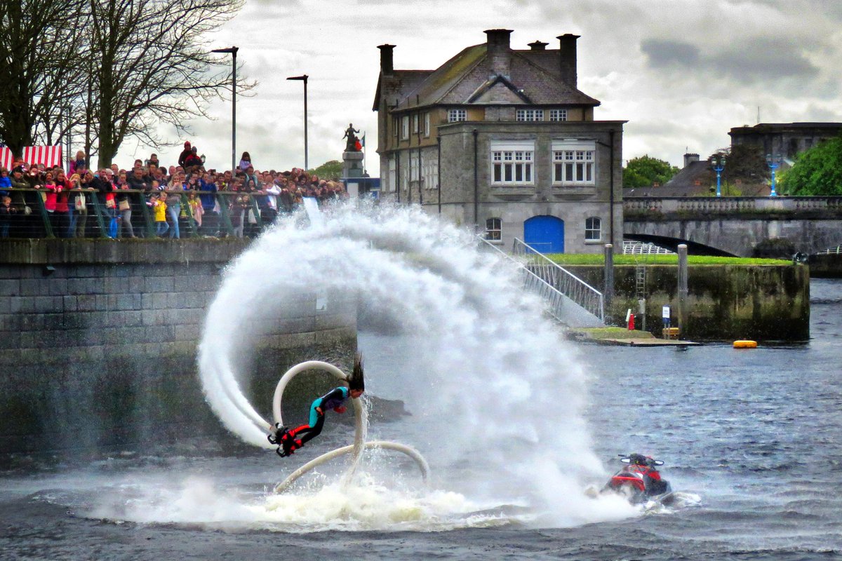 Great excitement on the '<a href="/ShannonEstuaryI/">RiverShannonEstuary</a> <a href="/RiverfestLmk/">Riverfest Limerick</a> 2016 #limerick <a href="/LimerickCo/">Limerick Transmission Co</a> <a href="/Failte_Ireland/">Fáilte Ireland</a> <a href="/TheTweetyStone/">Tweety Stone</a>