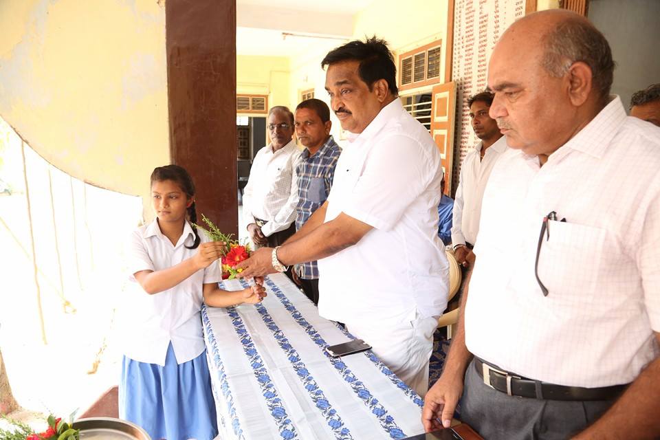 CRPaatil's tweet image. બાળકોનો શાળામાં પ્રવેશ એટલે.....
બાળકોનો નવા જીવનમાં પ્રવેશ.....
શાળાપ્રવેશોત્સવ-૨૦૧૬