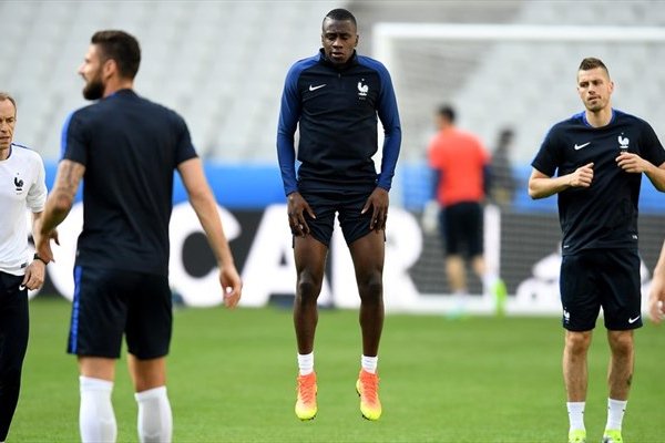 EURO2024FRA's tweet photo. #EURO2016 C'est le Jour J pour l'@equipedefrance !!! 
📺 21 heures sur @TF1 
#FRAROU 
#LeRendezVous
#FiersdetreBleus https://t.co/QYsHg6YGOs