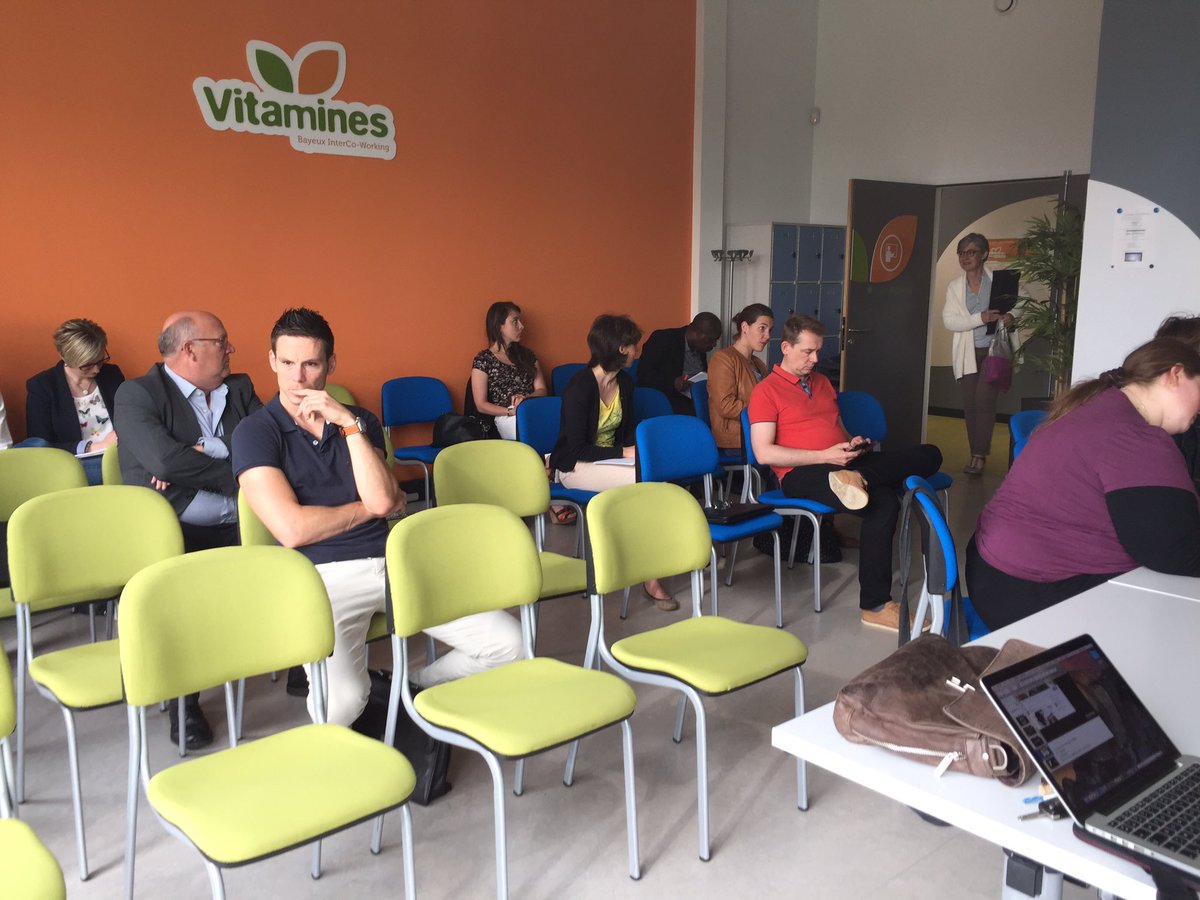 Plus que quelques minutes pour les retardataires, l'atelier #numérique va démarrer ! #vitamines