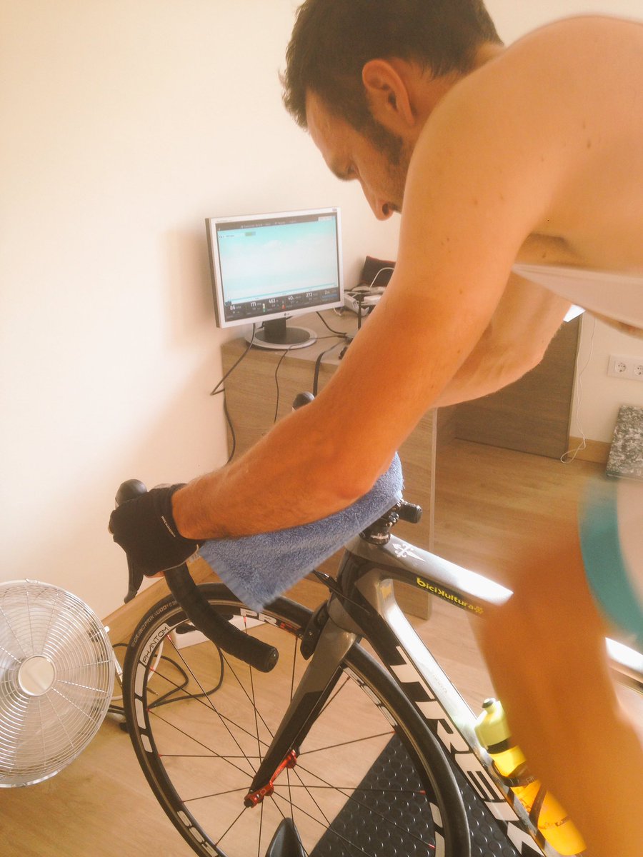 HWTrainers's tweet photo. Sesión de trabajo en el #HWTrainerLab con @elninodelpapel. Análisis, comparación y valoración de resultados #brutal https://t.co/yDkwt8W88q