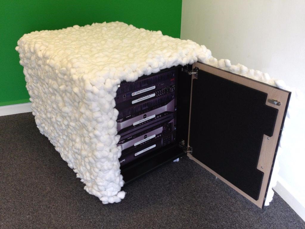 iRent_NL's tweet photo. Is this that cloud thing we keep hearing good things about? https://t.co/0kh2RSIWB8