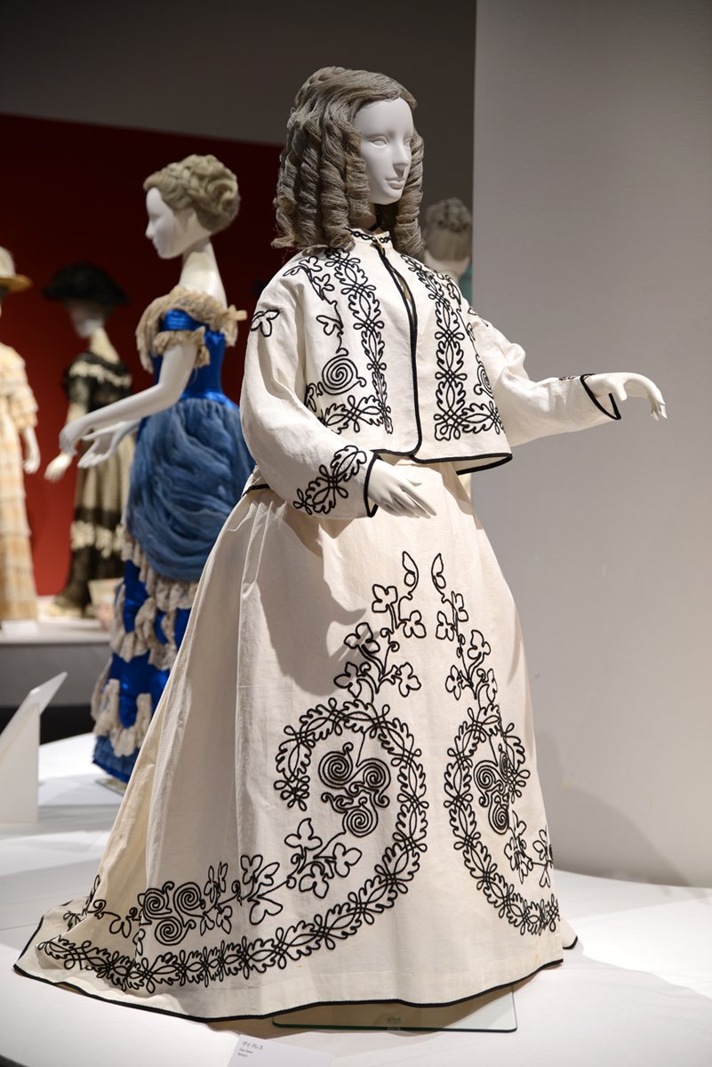 モネが描いたドレス】 モネの≪庭園の女たち≫など印象派の #絵画 にも